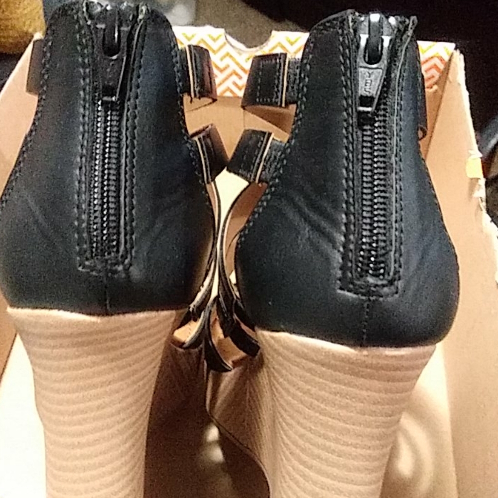 Shoes - Picture 3 of 4